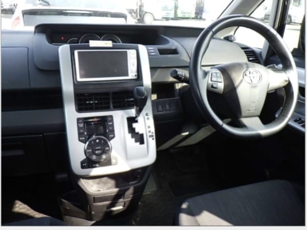 2010 TOYOTA NOAH